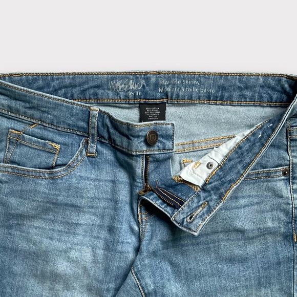 Mossimo Low Rise Skinny Jeans Size 2L Distressed Fading Whiskering 5-Pocket - Picture 3 of 8
